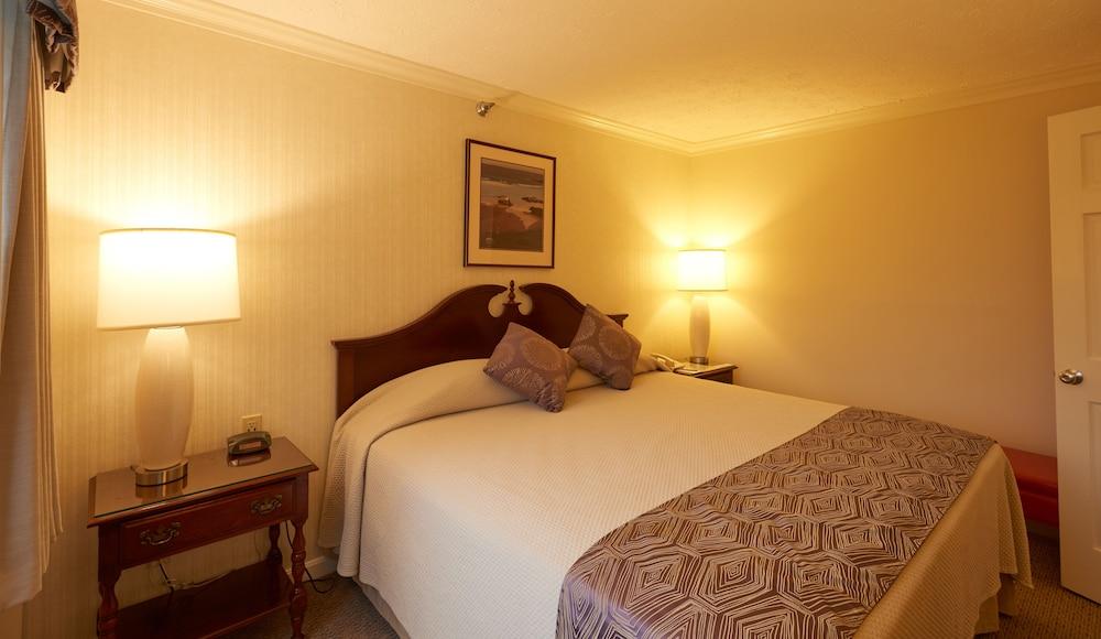 The Sparhawk Oceanfront Resort photo 8