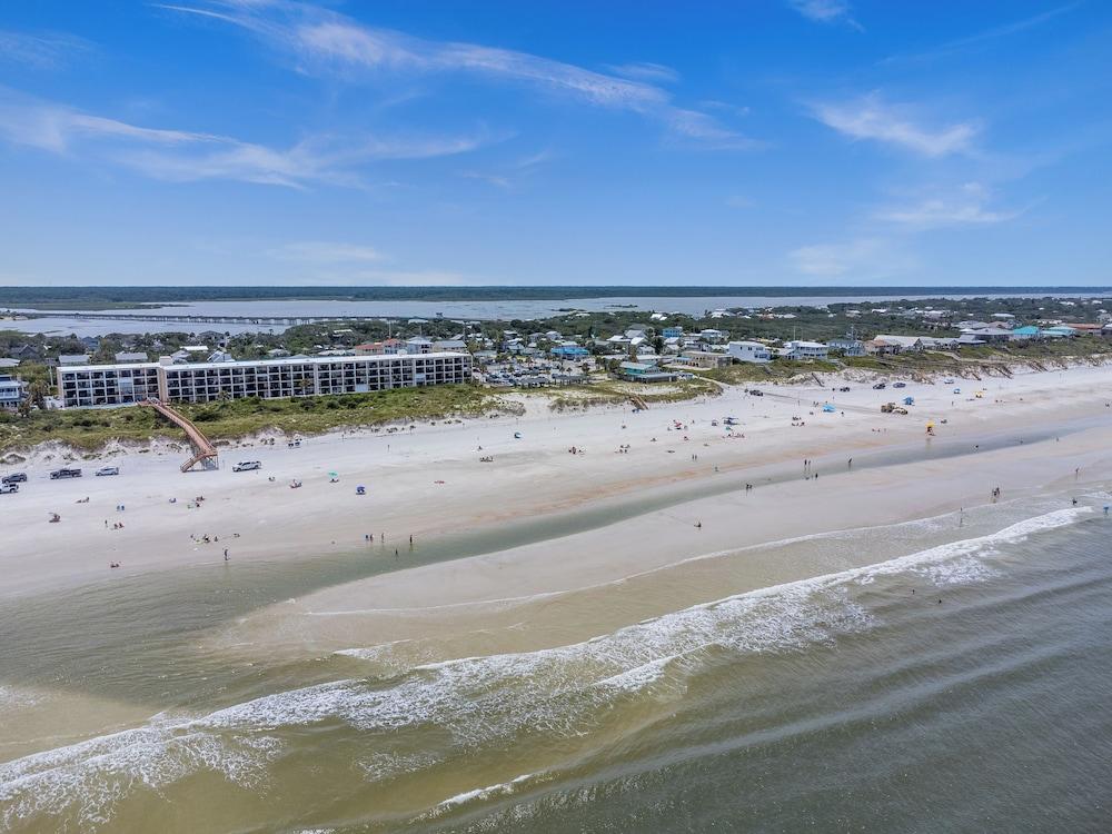 Beacher's Lodge Oceanfront Suites photo 56