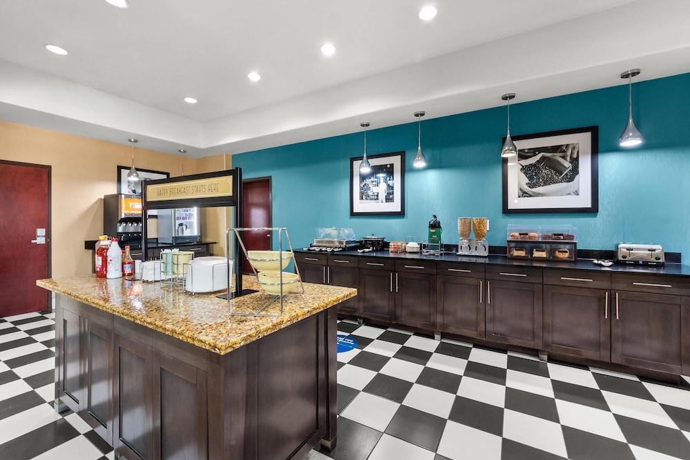 Quality Inn & Suites Pearsall photo 44