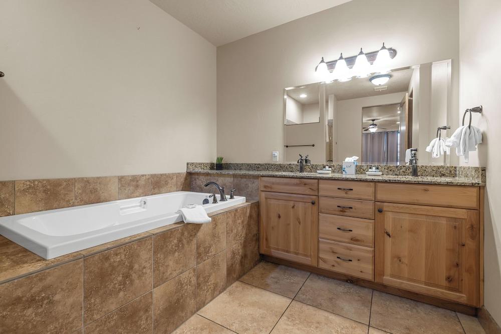 Vacation Rentals at Sand Hollow Resort photo 48