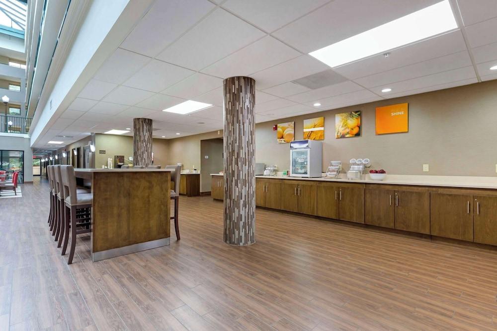 Comfort Suites Near Potomac Mills photo 25