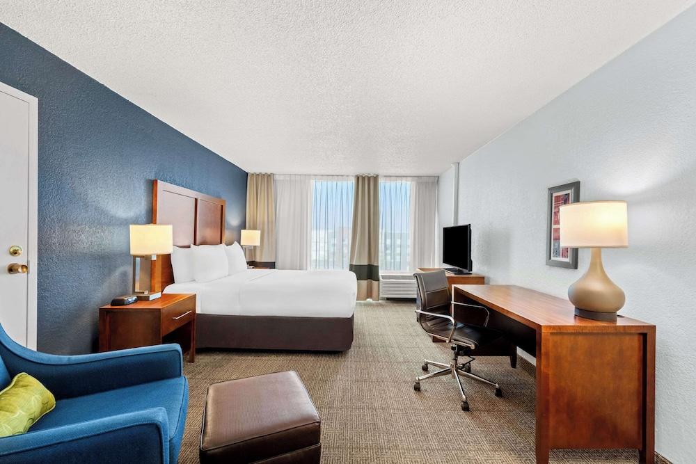 Comfort Inn & Suites Omaha Central photo 8