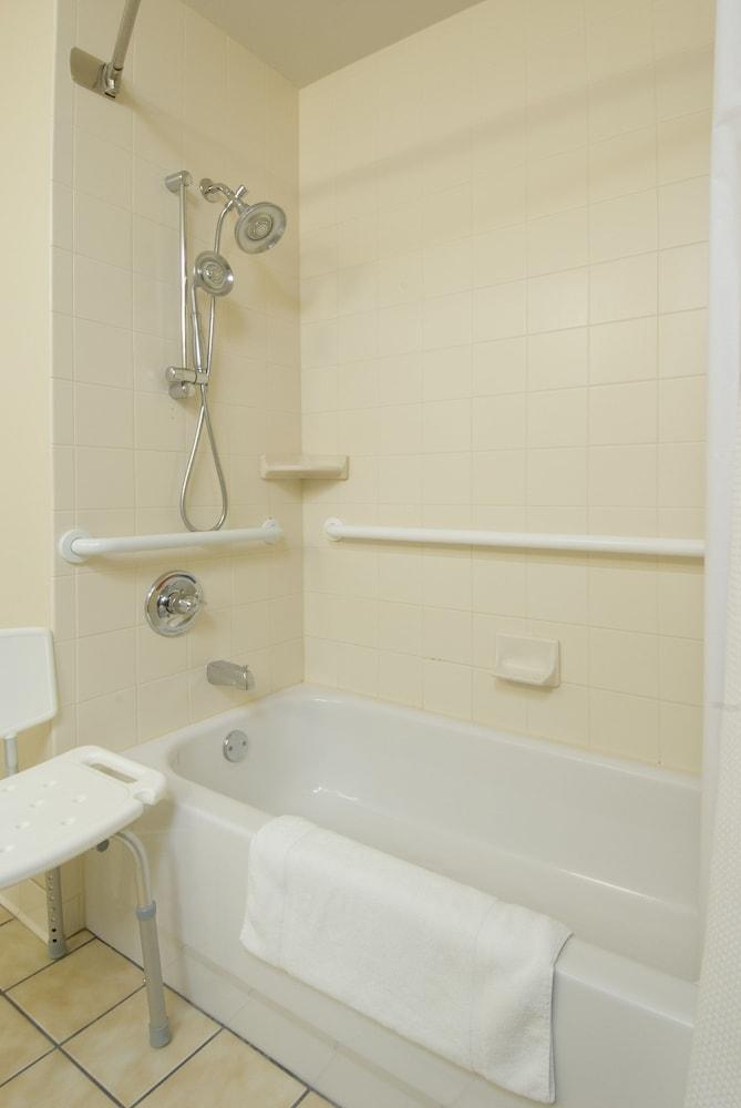 Holiday Inn Express Marshall by IHG photo 11