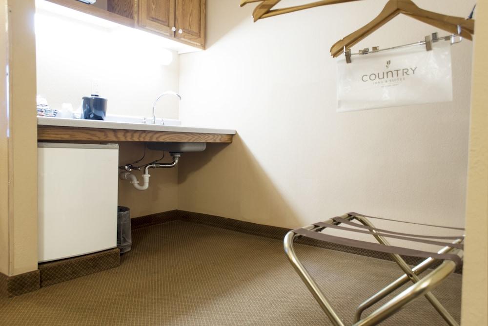Country Inn & Suites by Radisson, Cedar Falls, IA photo 43