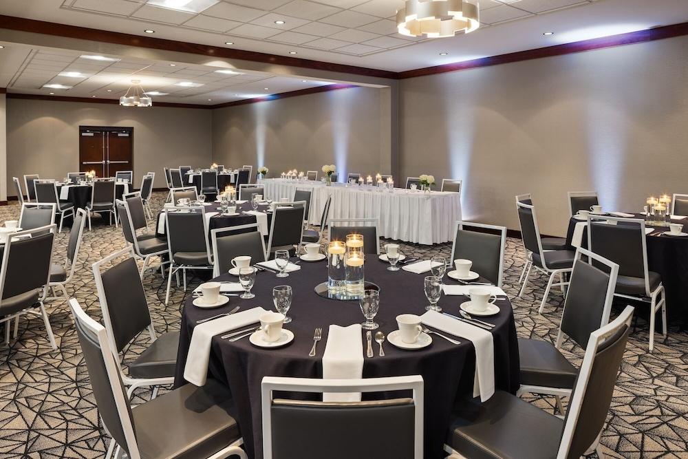 Delta Hotels by Marriott Milwaukee Northwest photo 6
