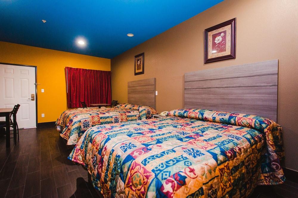 Moonlight Suites - Houston George Bush Intl Airport photo 28