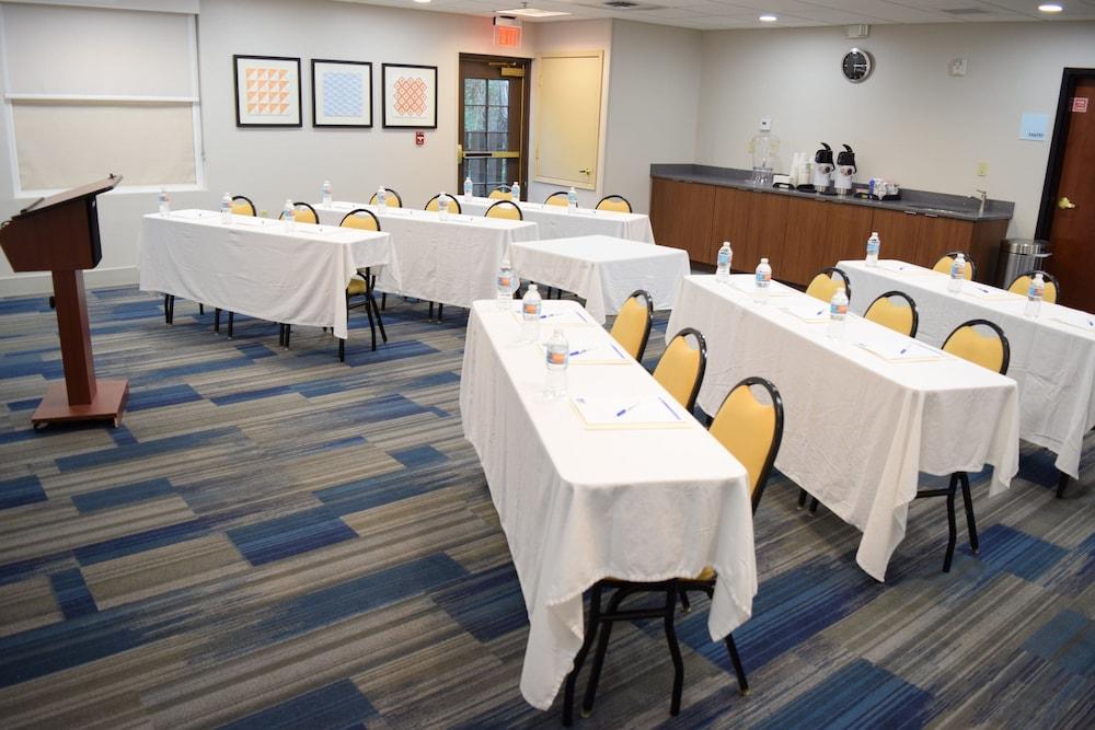 Holiday Inn Express Hotel & Suites West I 10 by IHG photo 30