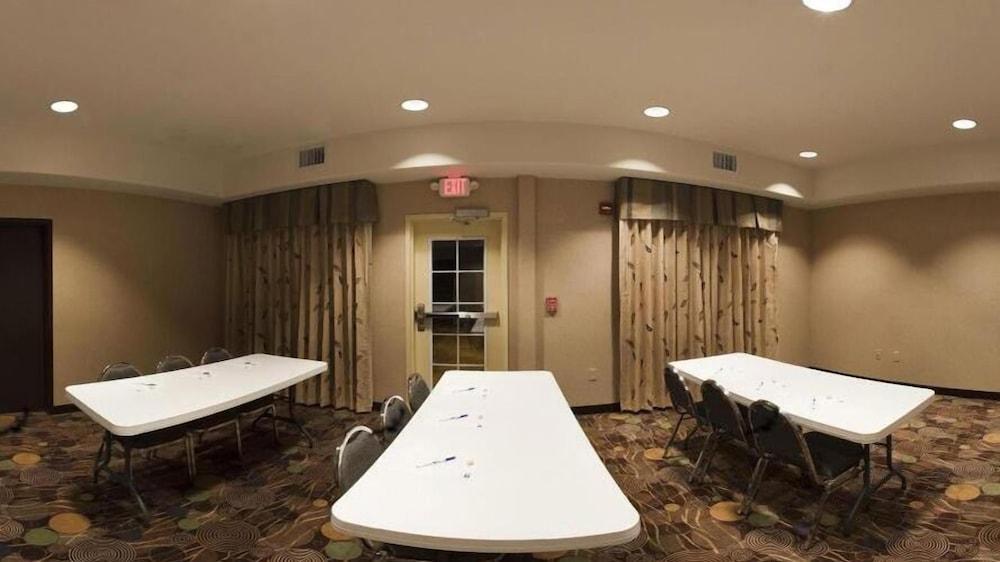 Holiday Inn Express Hotel & Suites Okmulgee by IHG photo 50