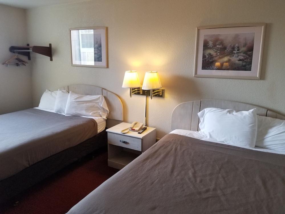 Americas Stay Inn photo 14