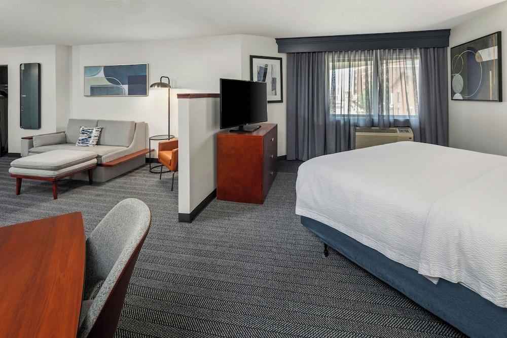 Courtyard by Marriott La Crosse photo 71