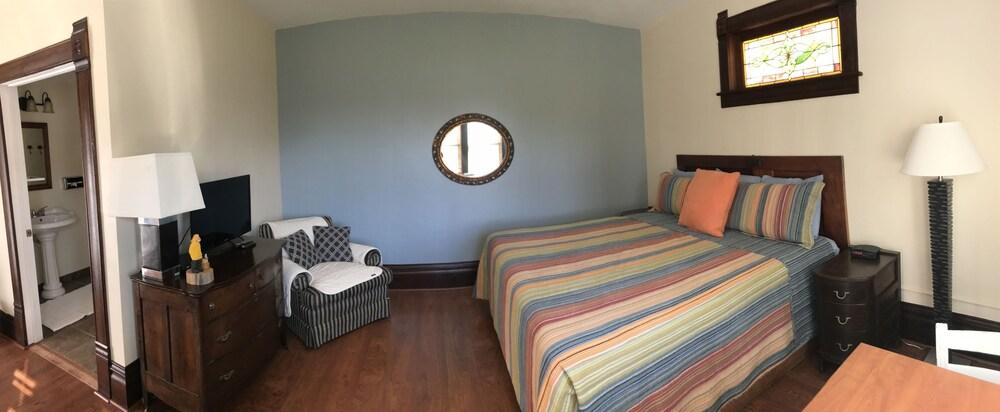 Harbor Light Inn photo 16