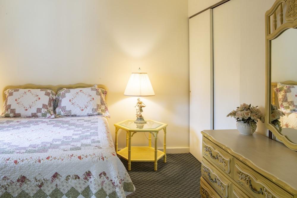 The Chimney Rock Inn & Cottages photo 9
