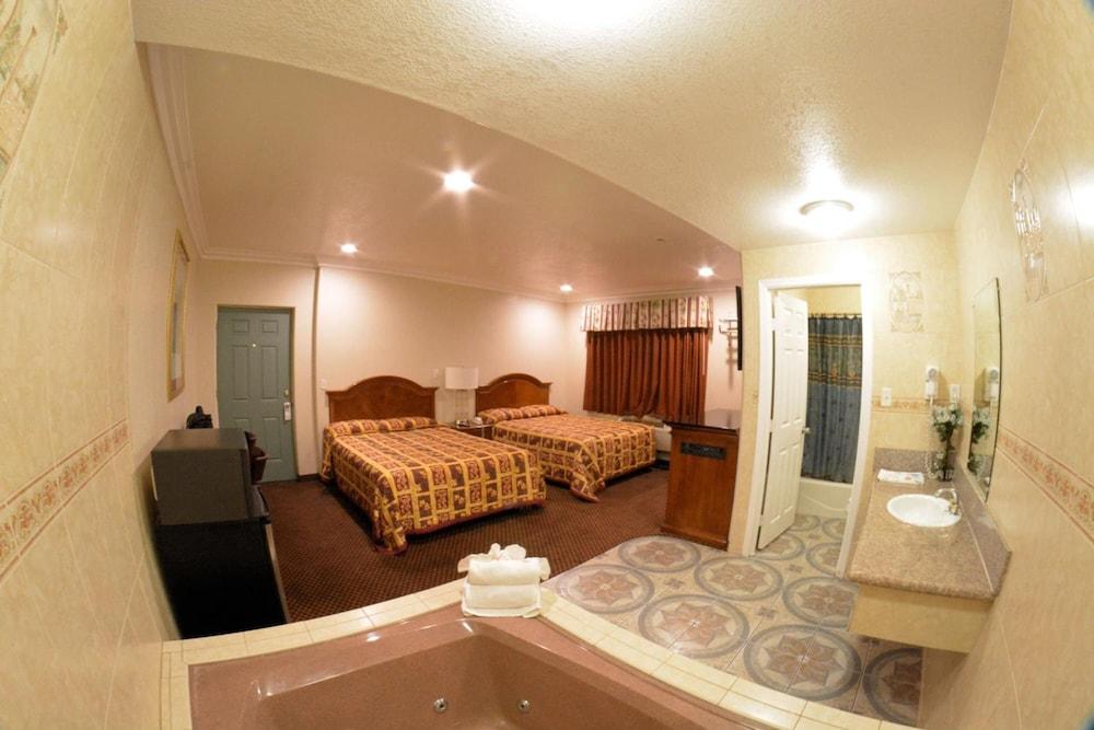 Palace Inn Oxnard photo 32