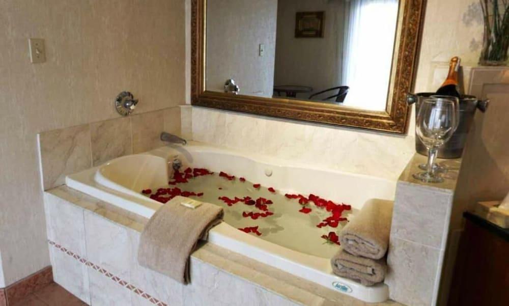 Cedar Park Whirlpool Suites photo 18