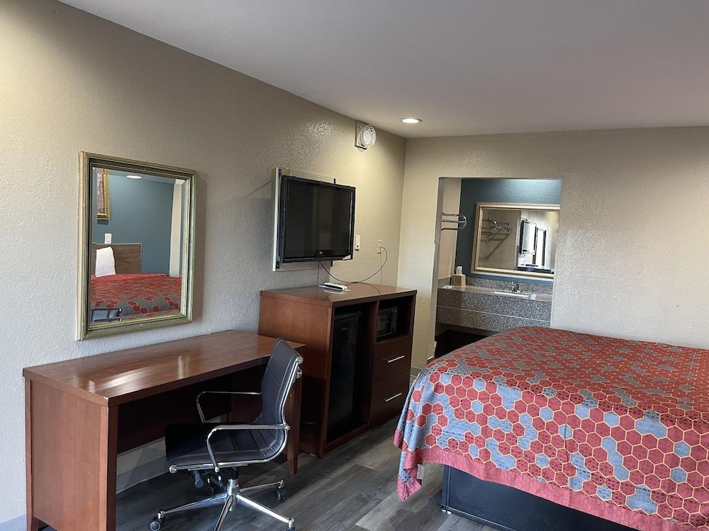 Deluxe Inn photo 4