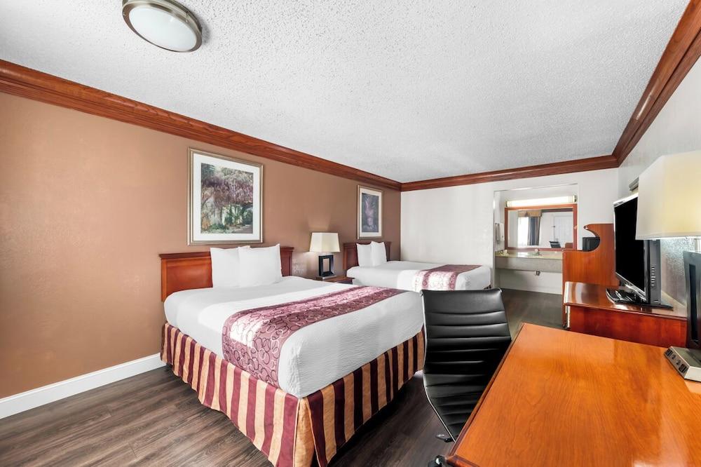 Scottish Inn Decatur photo 8