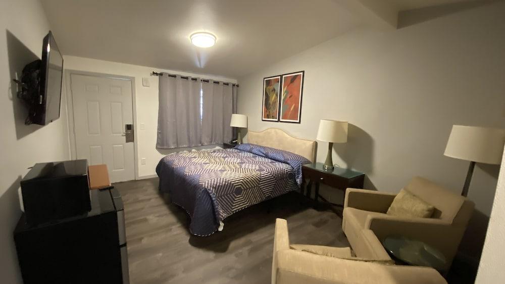 Golden Kent Motel photo 43