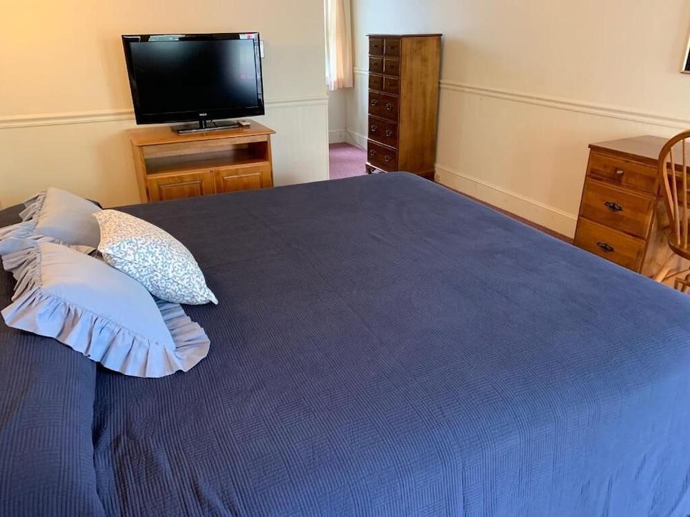 Holiday House Inn photo 33