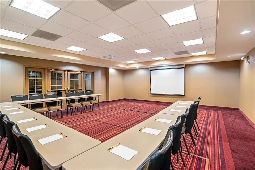 Holiday Inn Express & Suites Memphis East by IHG photo 13