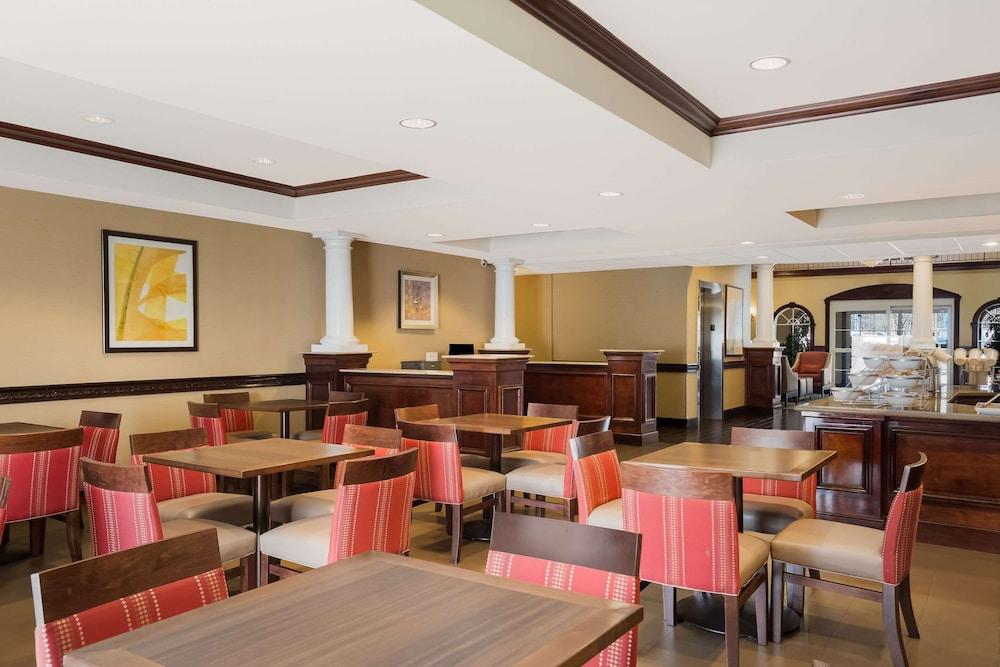 Comfort Suites Near University photo 39