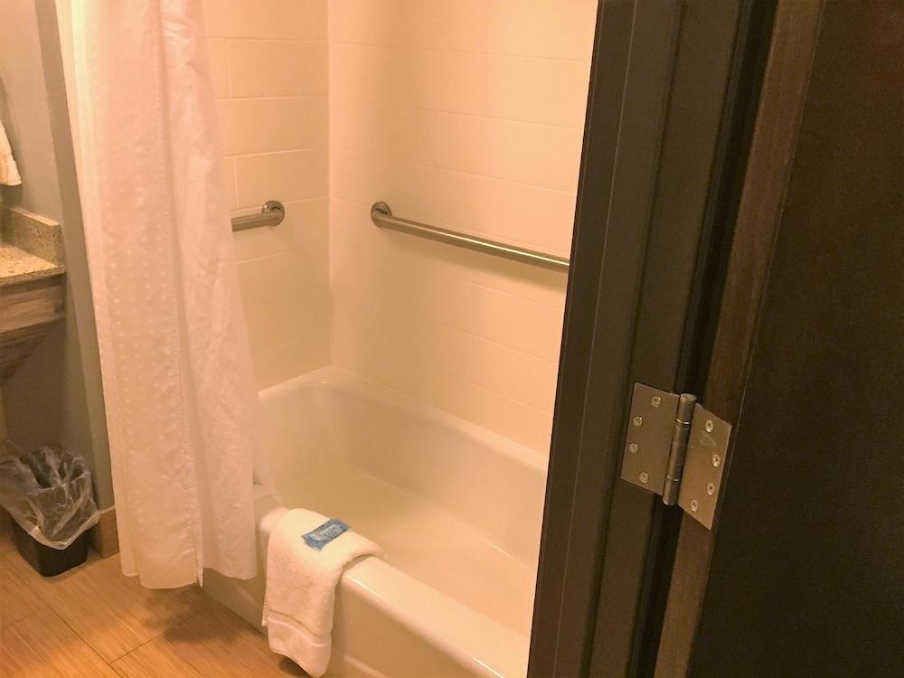 Holiday Inn Express & Suites Perry-National Fairground Area #34 by IHG photo 35