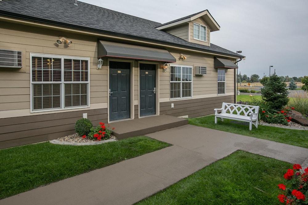 Stratford Suites photo 23