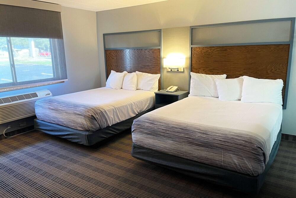 AmericInn by Wyndham Ladysmith photo 8