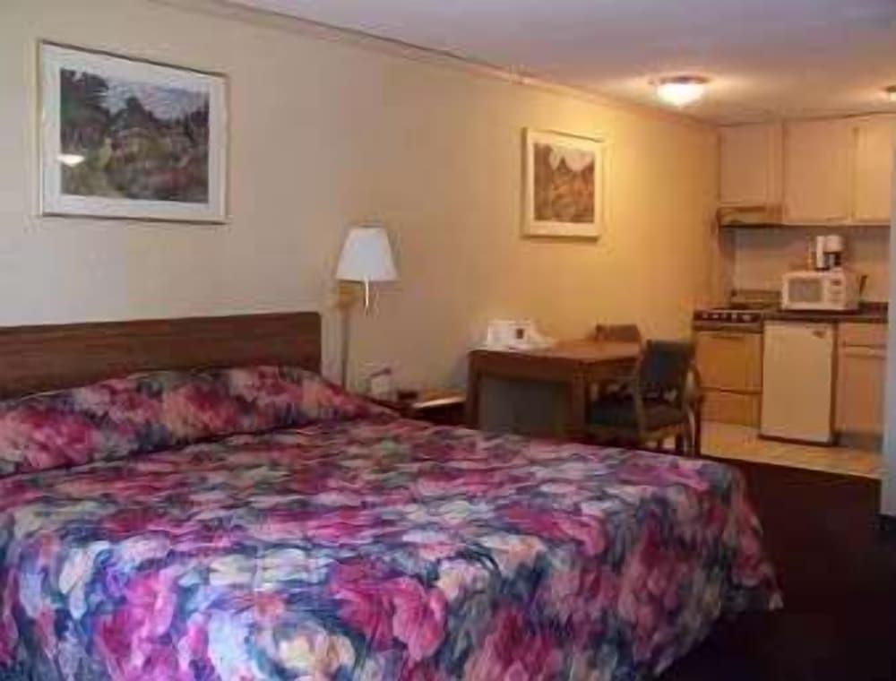 Knights Inn Rossford photo 2