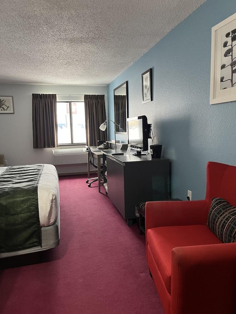 Pictured Rocks Inn & Suites photo 4