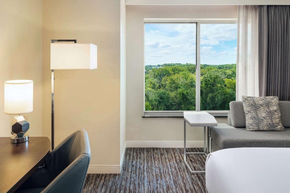 DoubleTree by Hilton Greensboro photo 22
