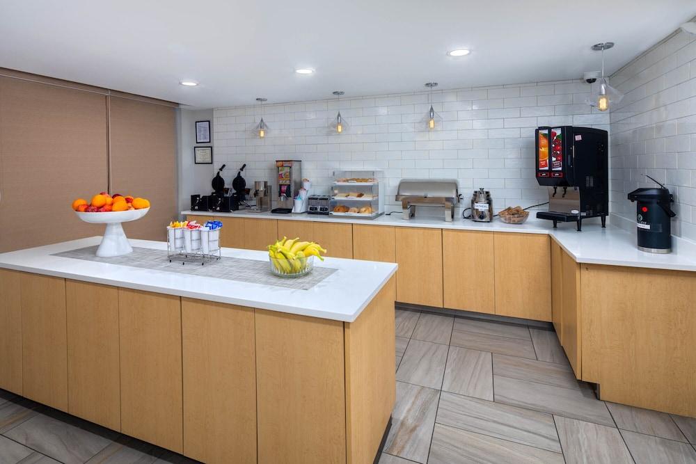 La Quinta Inn & Suites by Wyndham Perry photo 15