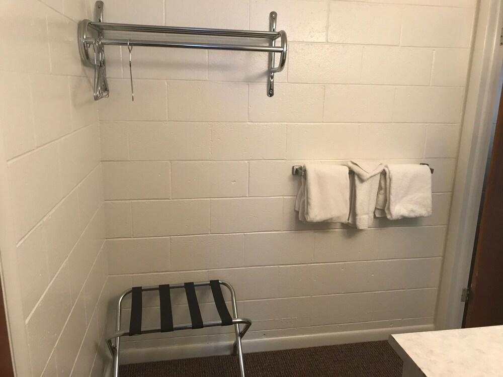 Four Winds Motel photo 5