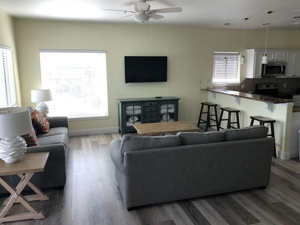 Beachgate CondoSuites and Oceanfront Resort photo 62