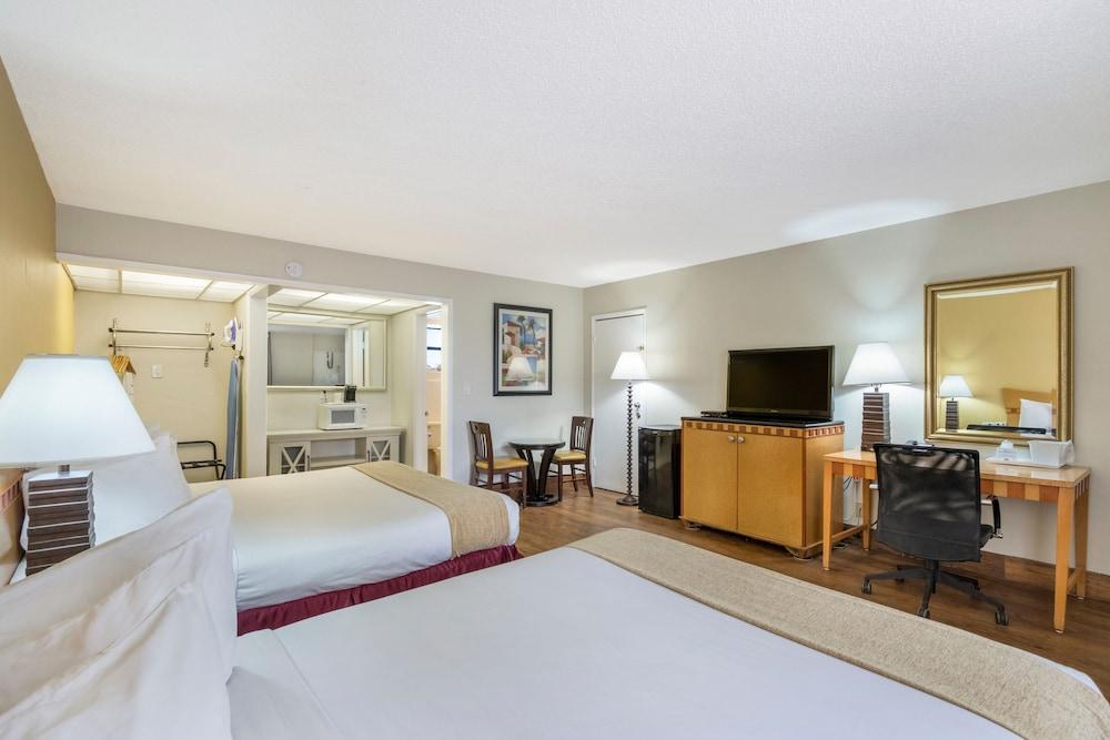 Ocean Reef Hotel photo 41