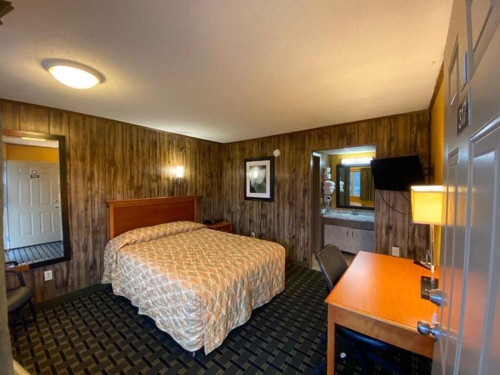 Tennessee Mountain Lodge Riverside by OYO photo 2