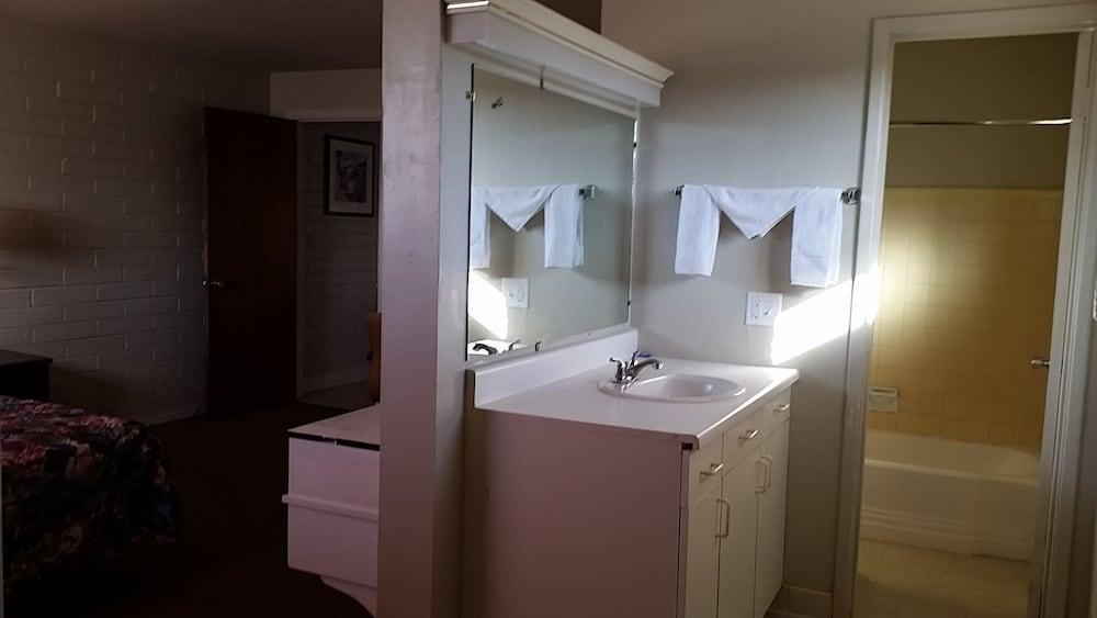 Riviera Motor Lodge photo 7