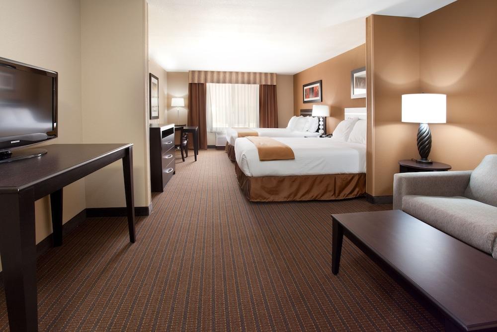 Holiday Inn Express Hotel & Suites LAMAR by IHG photo 9