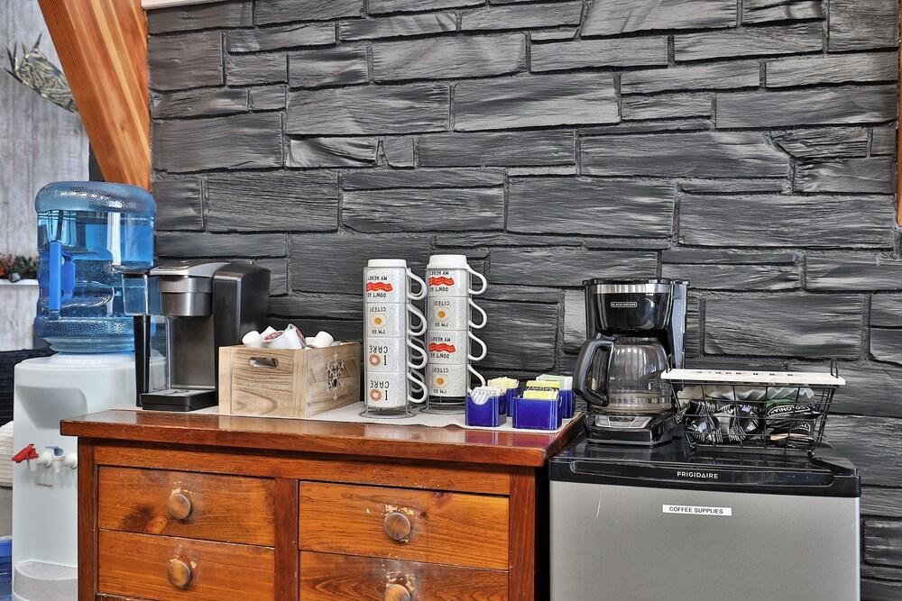 The Birch Ridge: Mission Room #2 - Queen Suite In Renovated Killington Lodge. Hot Tubs. 1 Bedroom Home photo 10