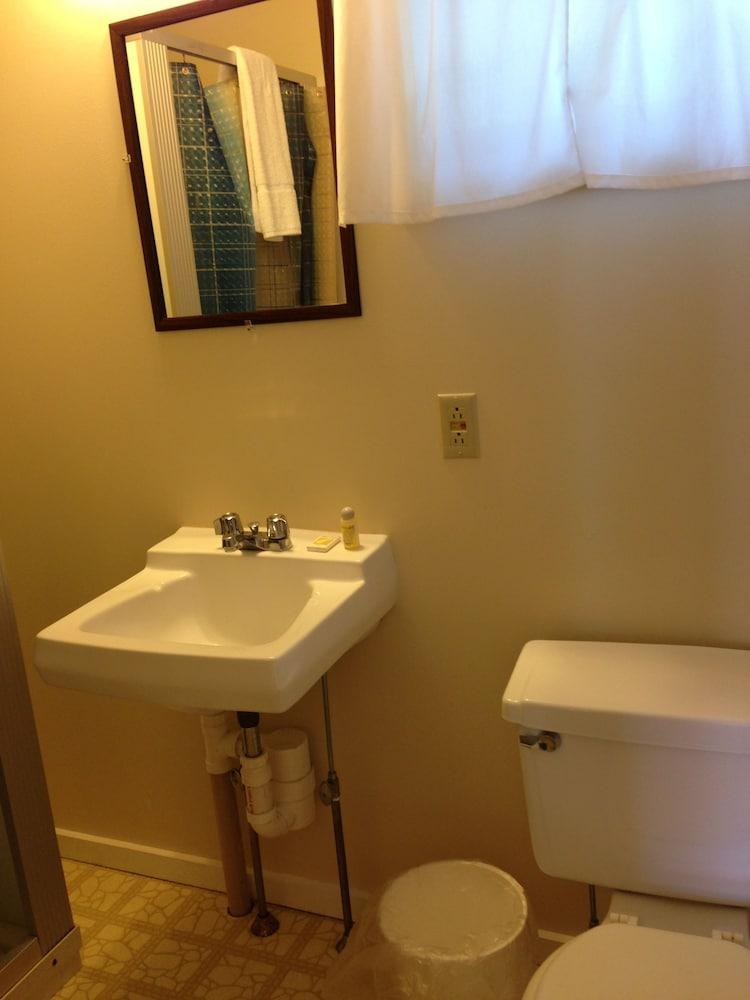 Marvin Gardens Motel photo 21