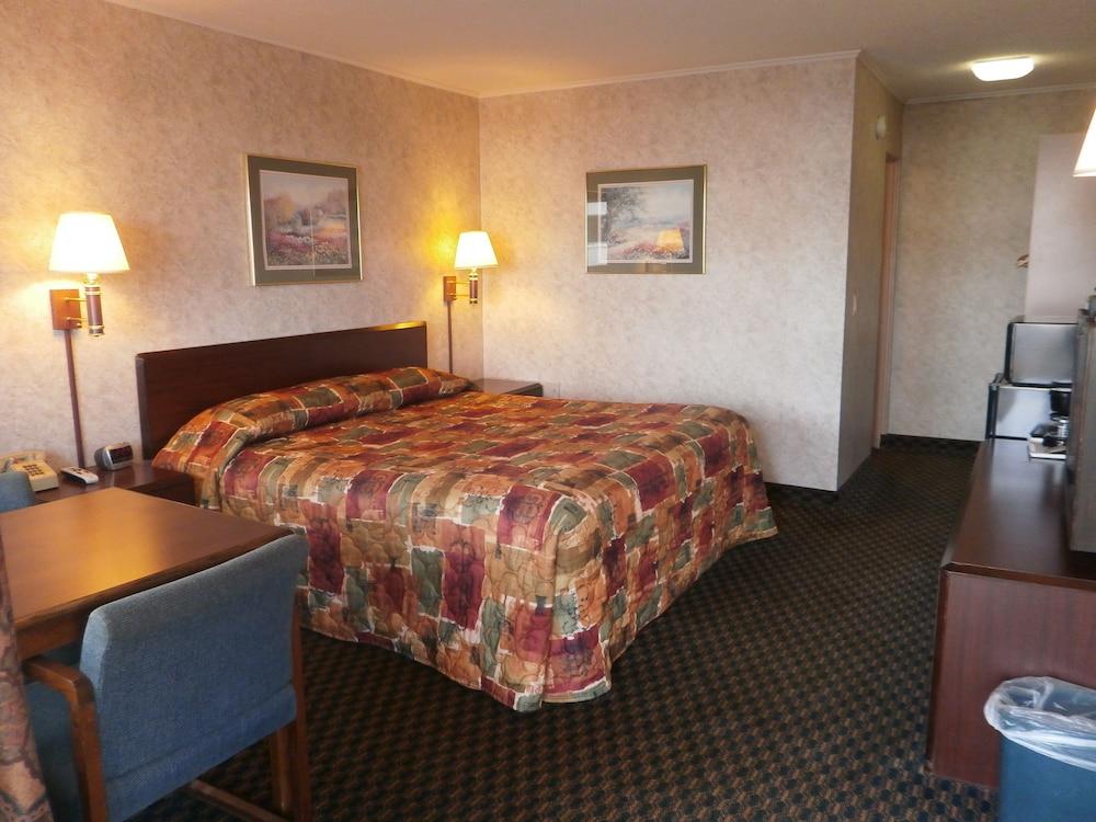 Richmond Inn & Suites photo 3