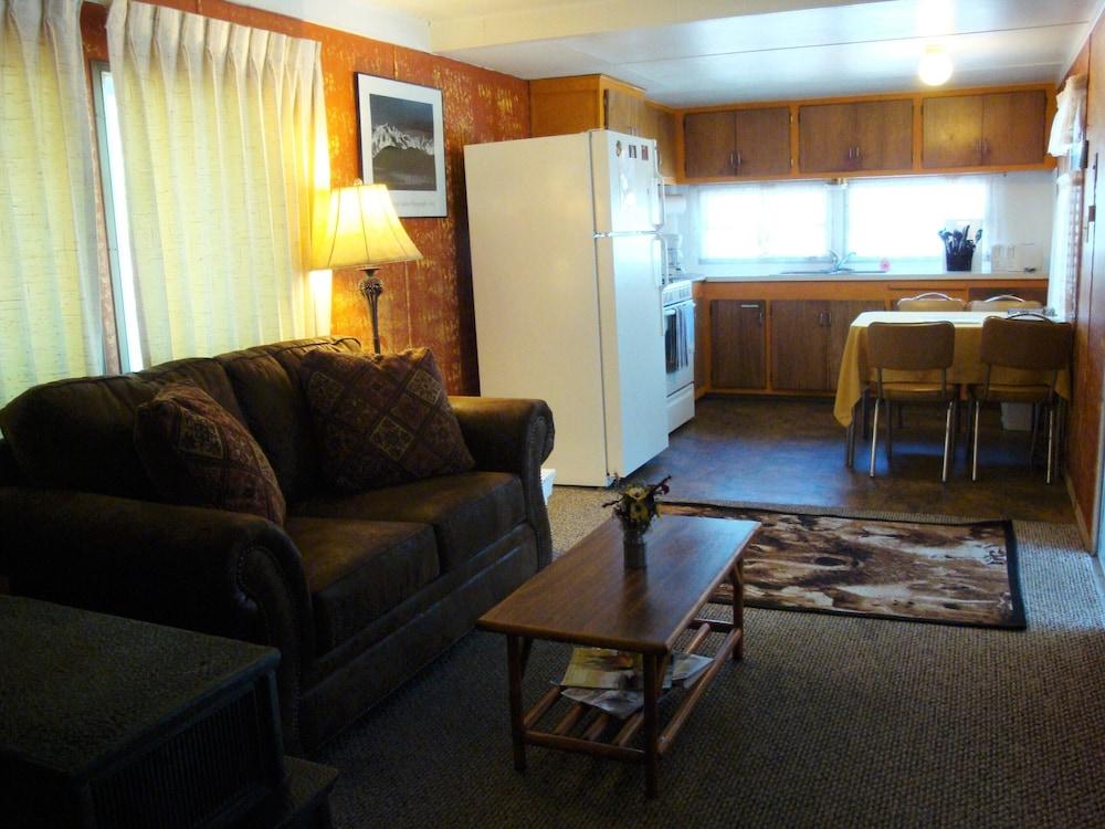 Yellowstone Wildlife Cabins photo 20