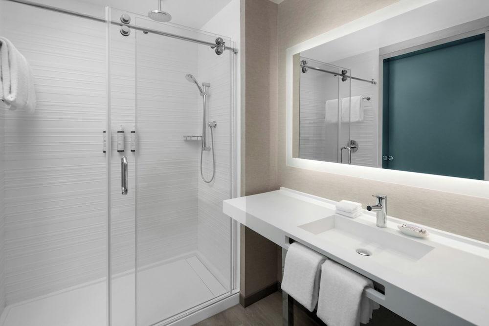 AC Hotel Lansing University Area photo 14