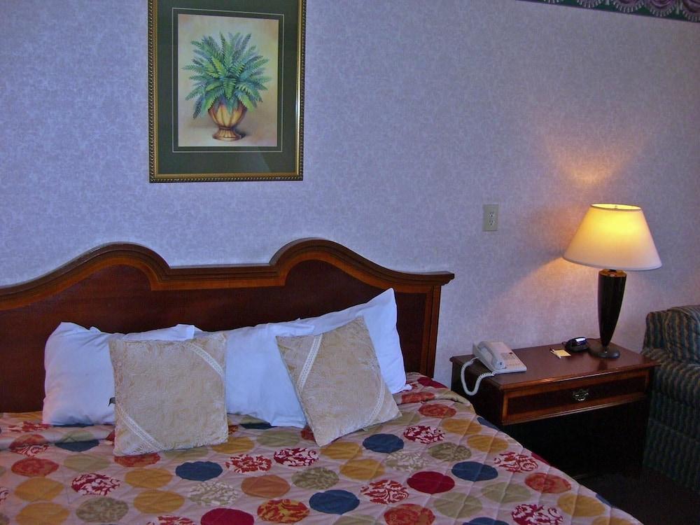 Colonial Inn photo 14