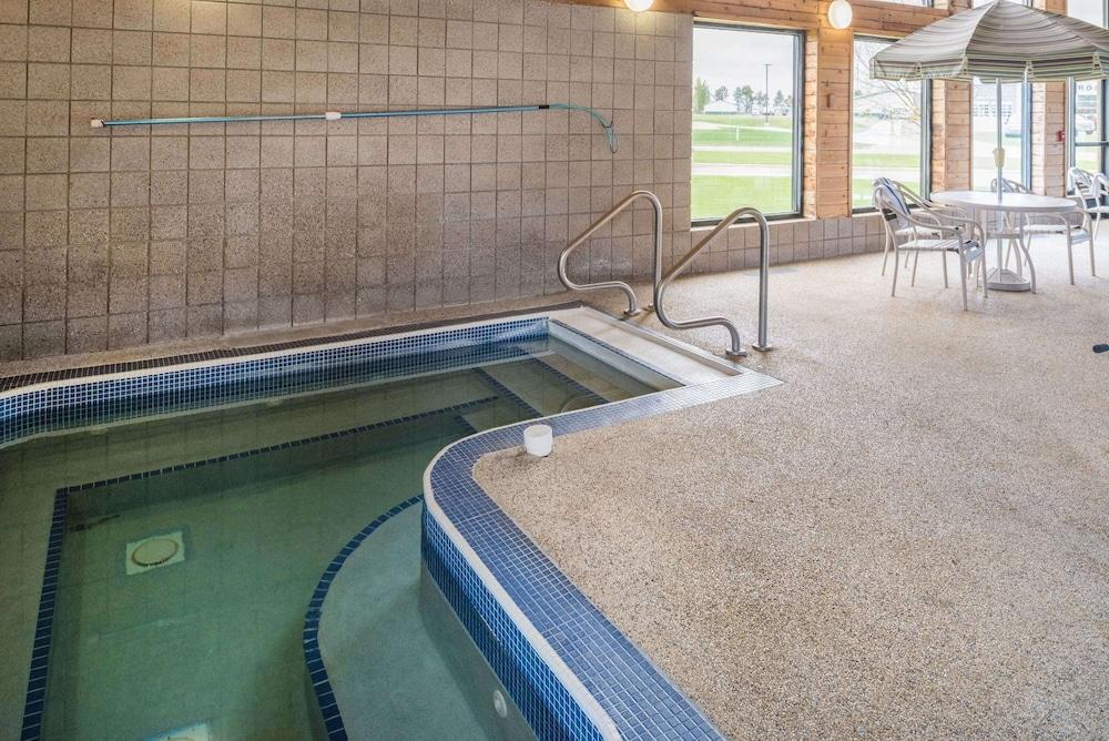 AmericInn by Wyndham Valley City - Conference Center photo 32