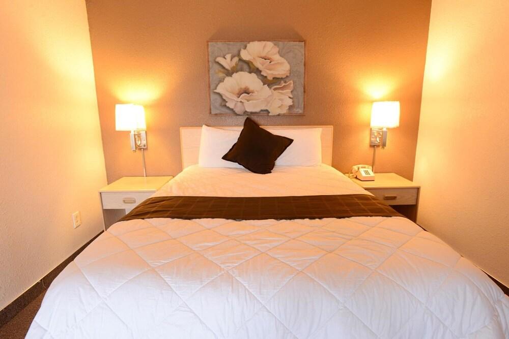 Burlington Inn photo 30