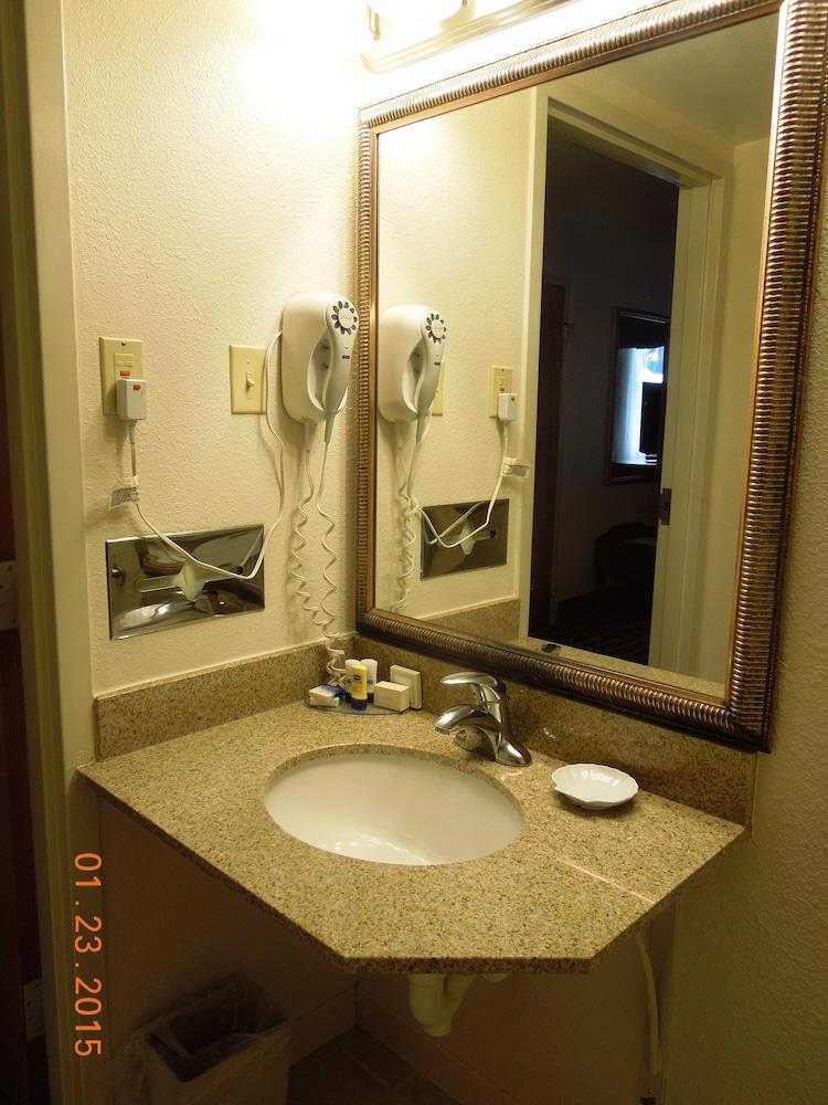 Baymont by Wyndham Marietta photo 17