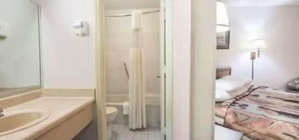 Studio 6 Suites Charlotte, NC - Northlake photo 13