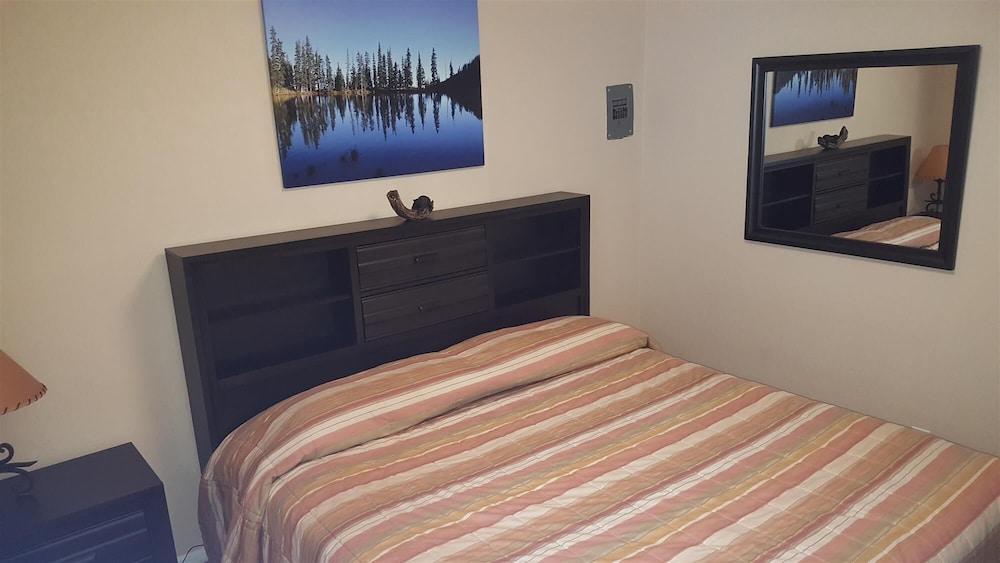 Auslander Condominiums photo 3