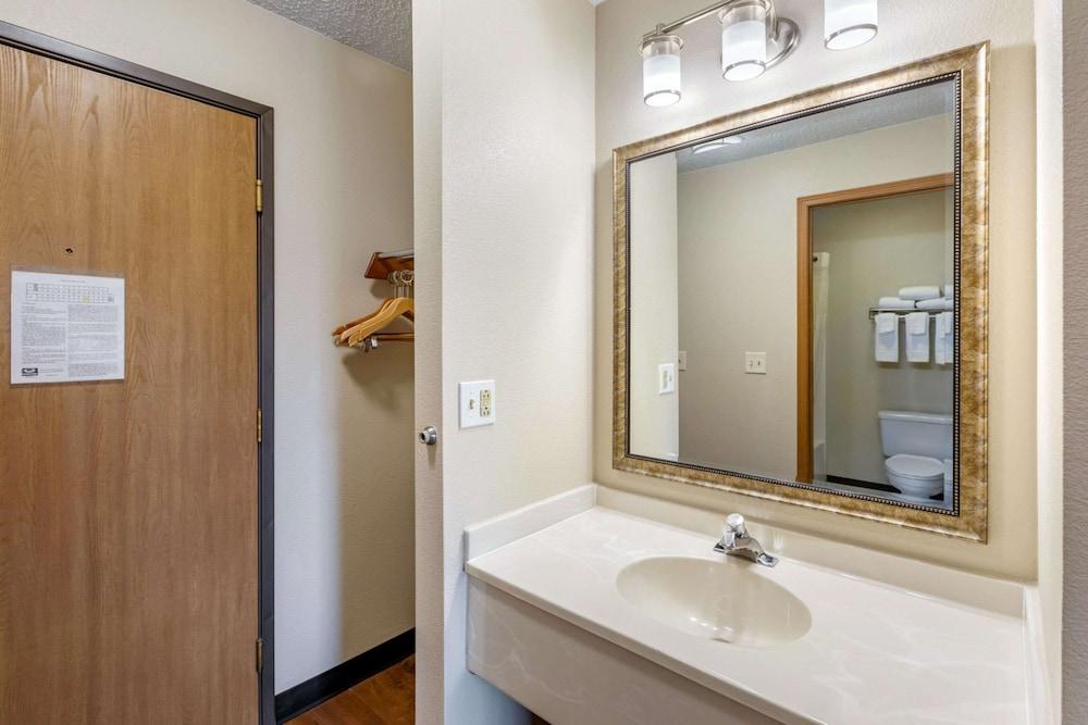 Econo Lodge Longmont East photo 36