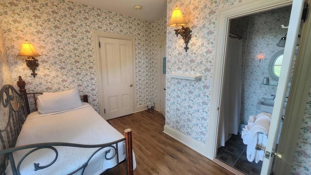 Greystone Manor Bed & Breakfast photo 10